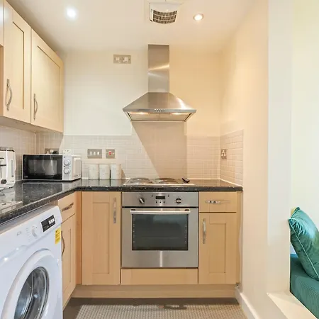 1 Bedroom Cosy - Skyline View - Centre *